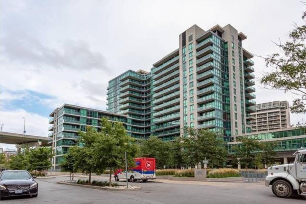 Luxury Suite With Private Patio In Downtown Toronto Exterior photo