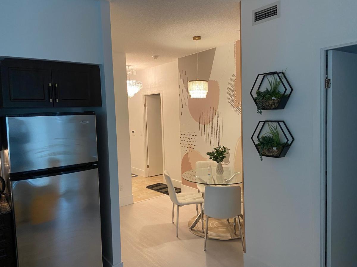 Luxury Suite With Private Patio In Downtown Toronto Exterior photo