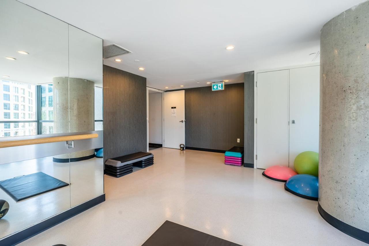 Luxury Suite With Private Patio In Downtown Toronto Exterior photo