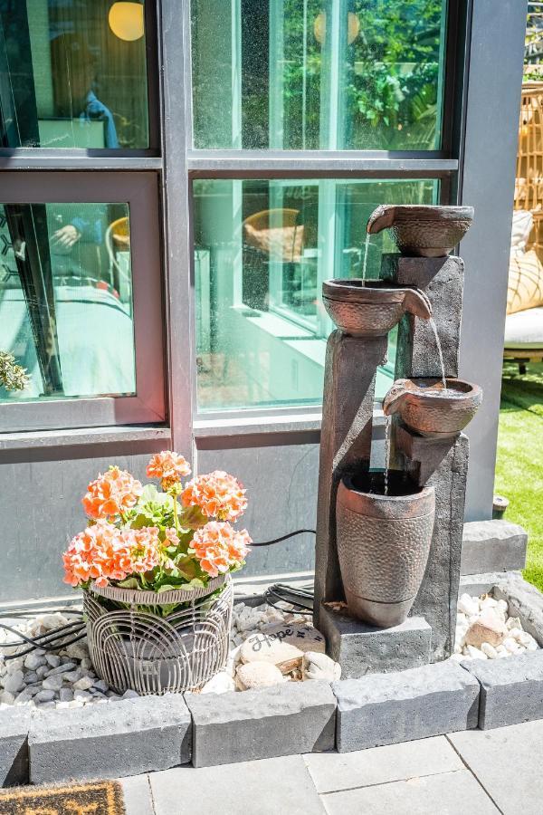 Luxury Suite With Private Patio In Downtown Toronto Exterior photo